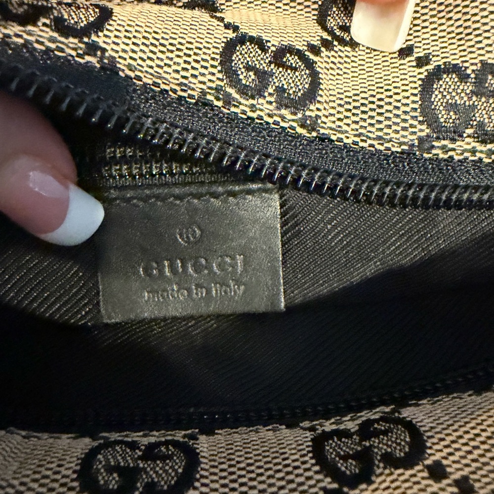 Gucci Black and Beige Bag - Like New! Comes with Authentication Paper! - Picture 5 of 14